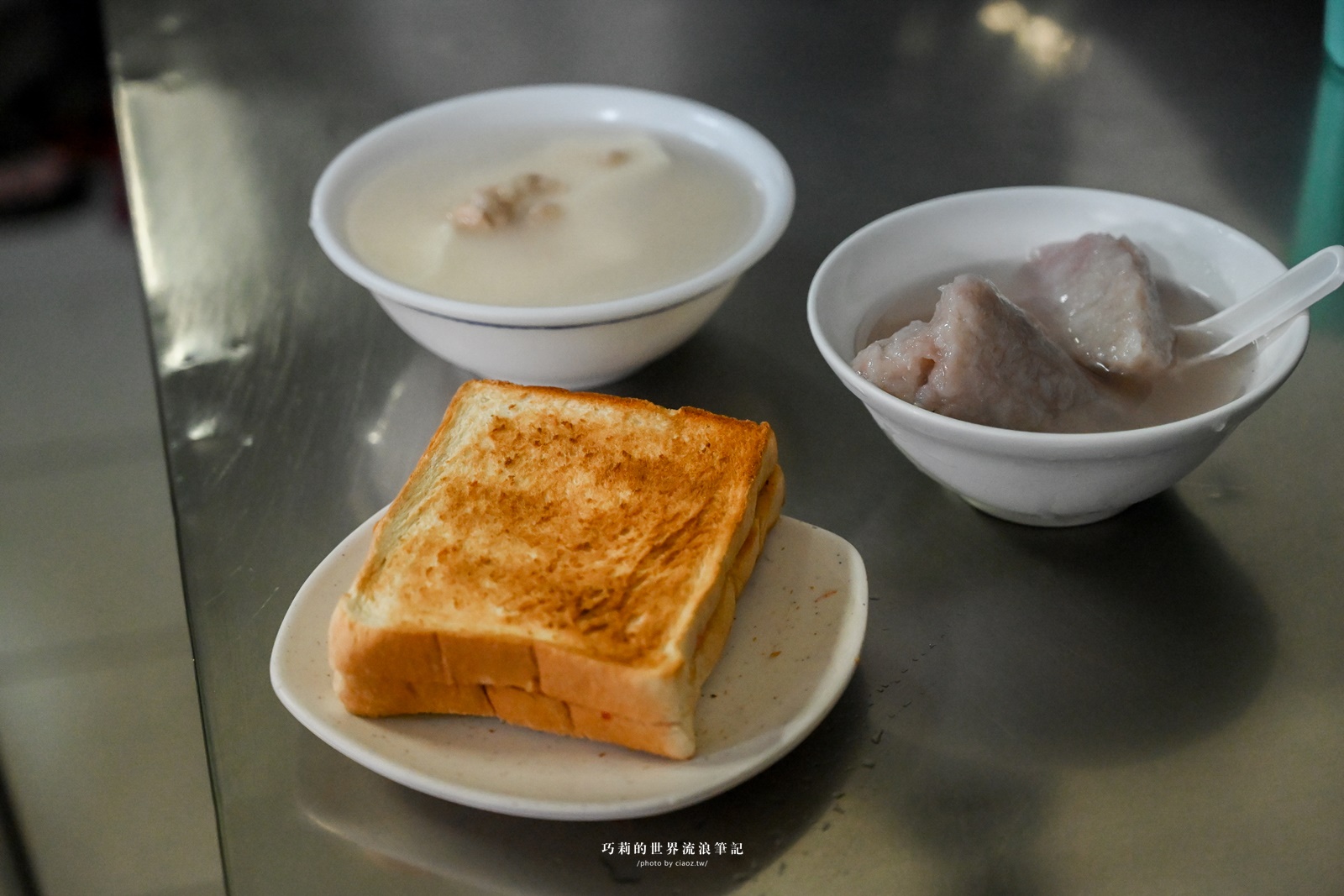 阿斗伯冷凍芋｜台中在地30年老字號銅板美食，草莓奶油吐司在地人宵夜這樣點 @巧莉的世界流浪筆記