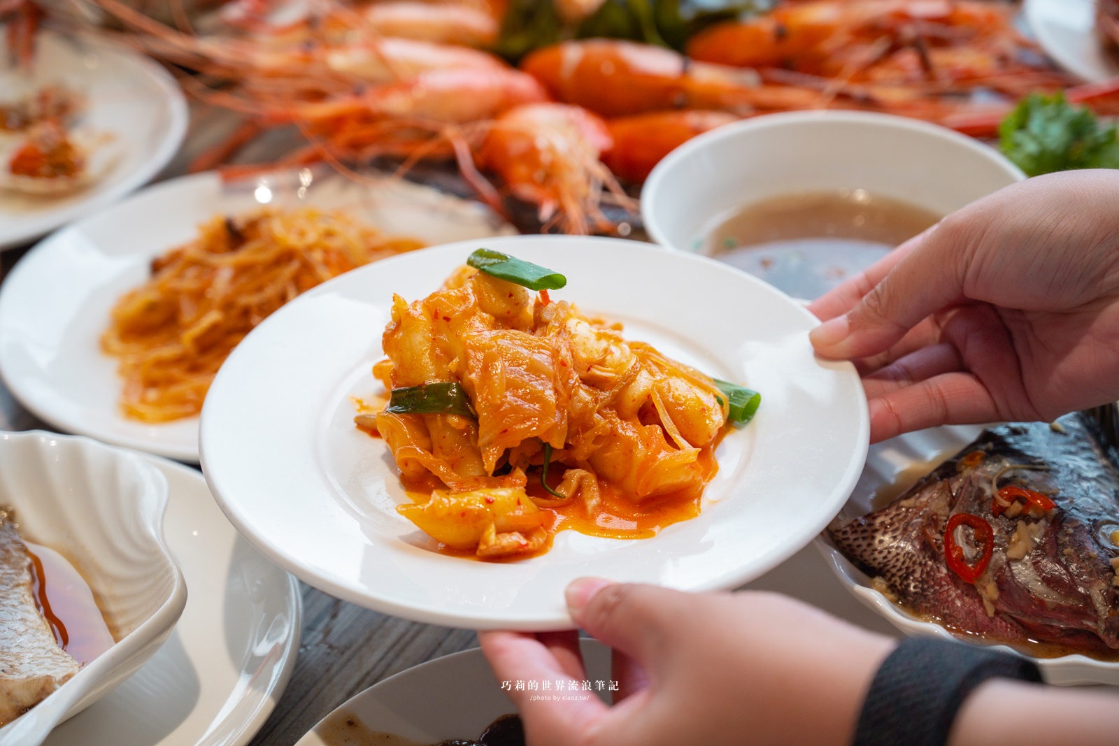 海鮮控必訪吃到飽！潮港城太陽百匯釜山海鮮季美食蝦爆了，四人同行就送巨無霸檸檬泰國蝦 @巧莉的世界流浪筆記