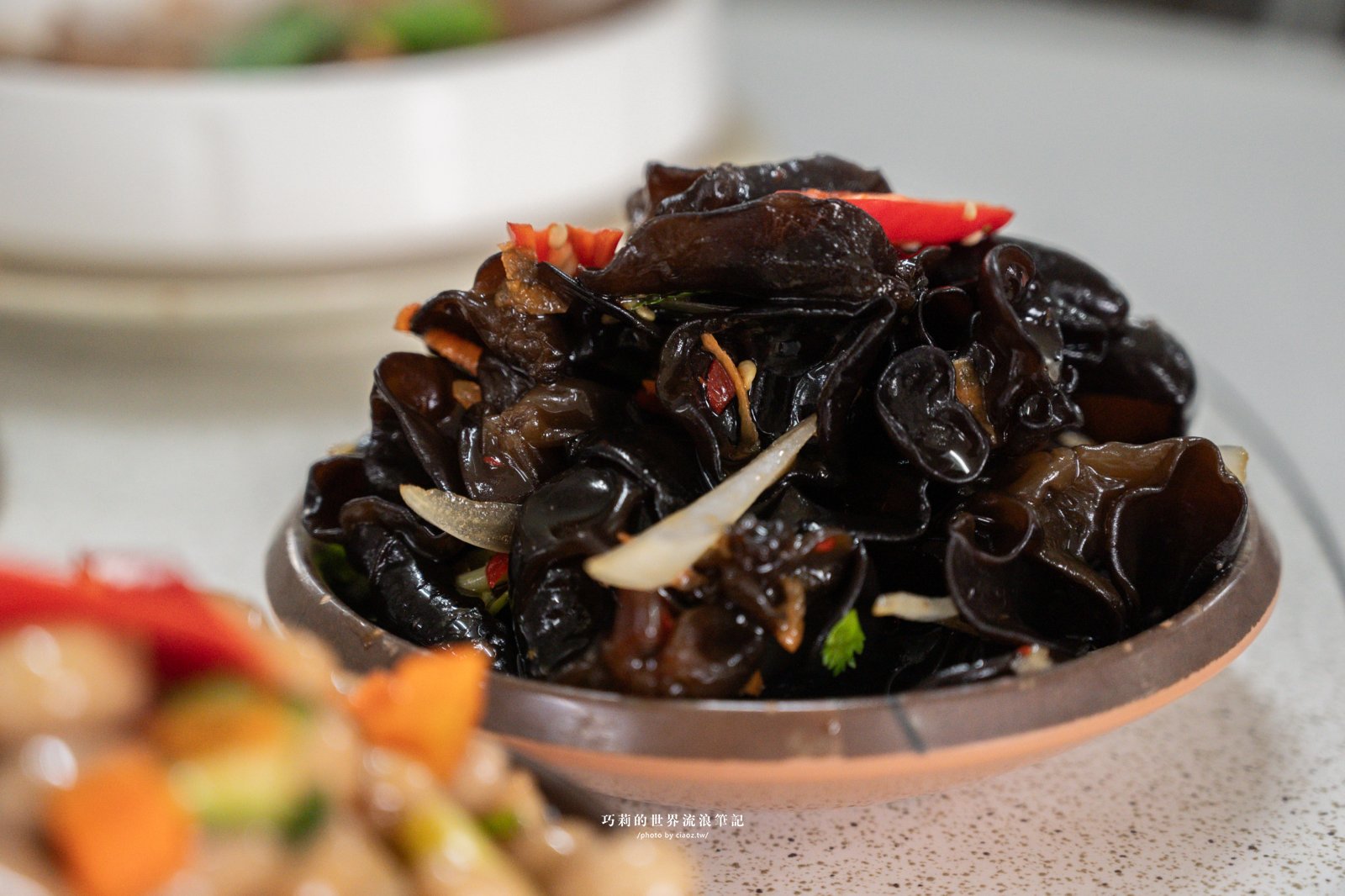 台中南屯隱藏版美食｜廣式養生功夫雞：來自廣東媽媽的手路菜，超強椰子雞湯香氣滿分！ @巧莉的世界流浪筆記