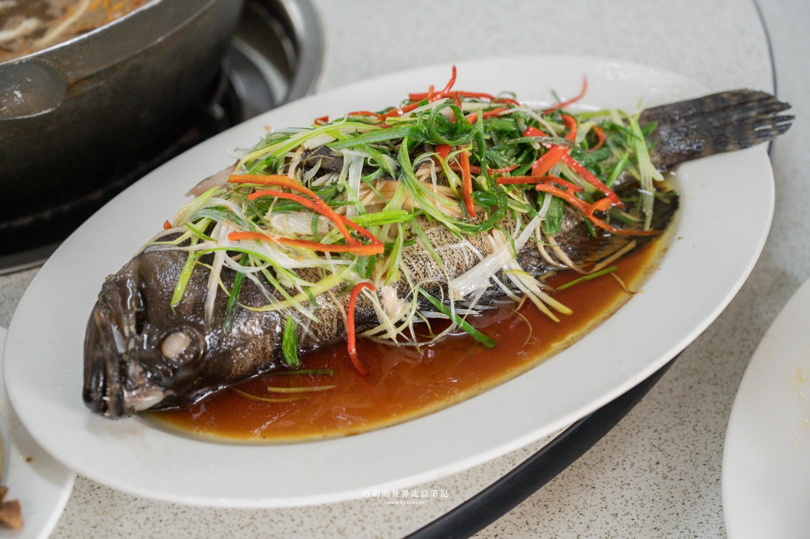 台中南屯隱藏版美食｜廣式養生功夫雞：來自廣東媽媽的手路菜，超強椰子雞湯香氣滿分！ @巧莉的世界流浪筆記
