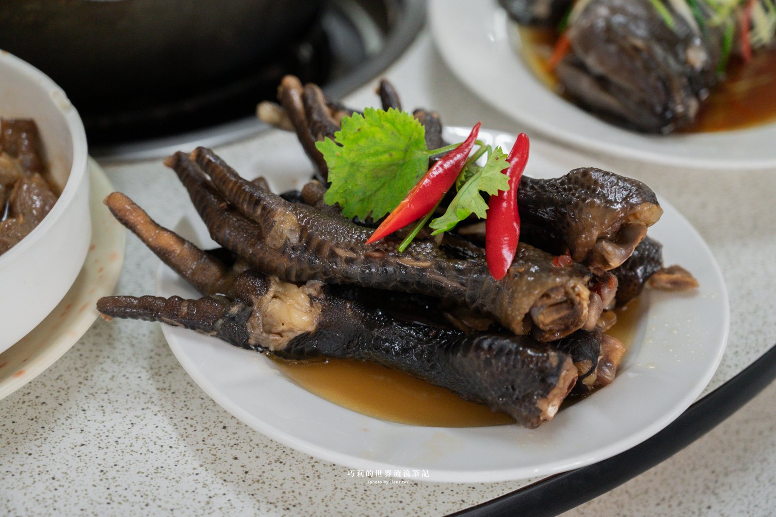 台中南屯隱藏版美食｜廣式養生功夫雞：來自廣東媽媽的手路菜，超強椰子雞湯香氣滿分！ @巧莉的世界流浪筆記