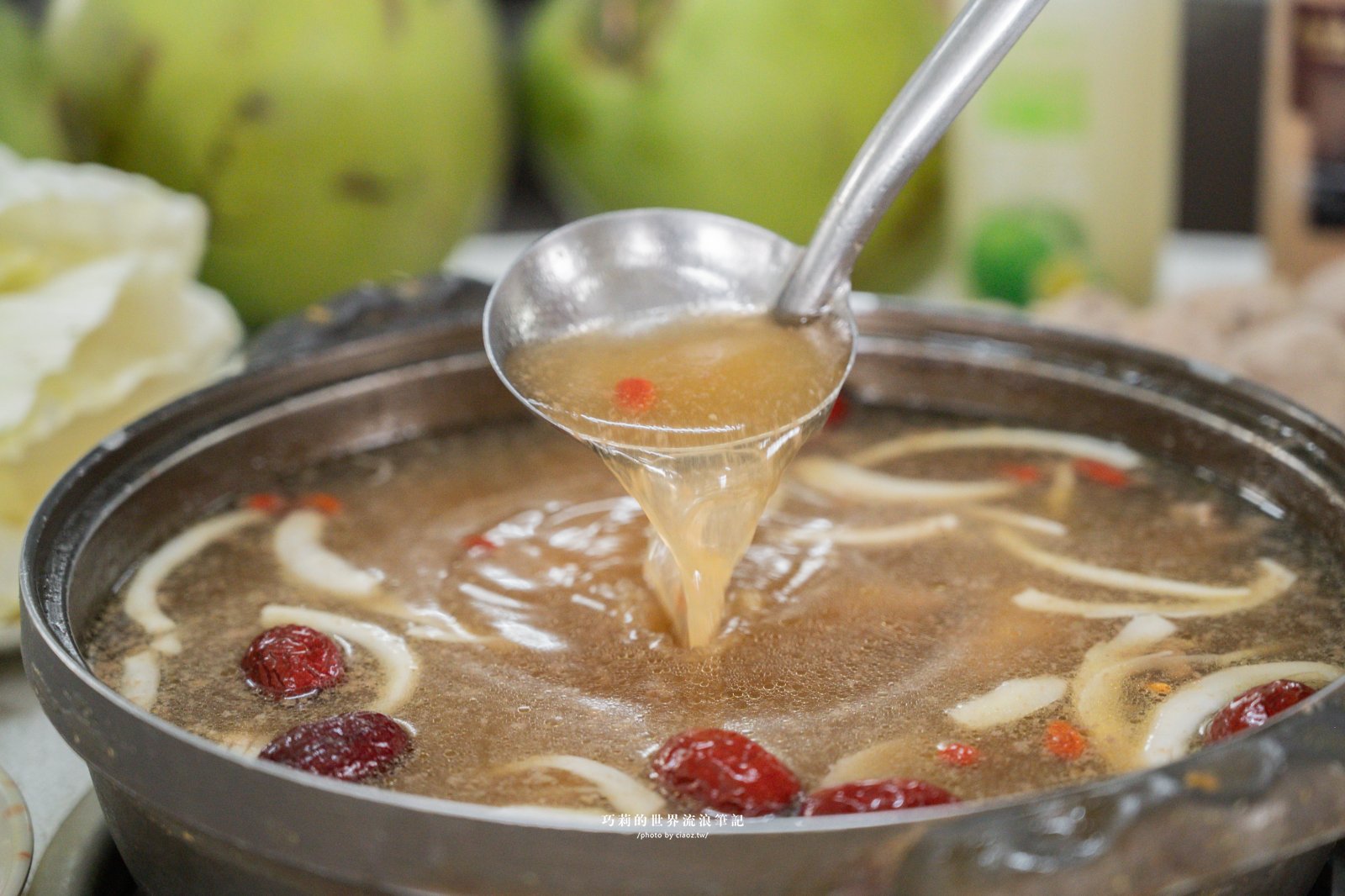 台中南屯隱藏版美食｜廣式養生功夫雞：來自廣東媽媽的手路菜，超強椰子雞湯香氣滿分！ @巧莉的世界流浪筆記