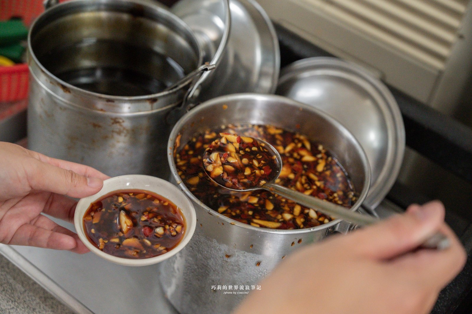 台中南屯隱藏版美食｜廣式養生功夫雞：來自廣東媽媽的手路菜，超強椰子雞湯香氣滿分！ @巧莉的世界流浪筆記