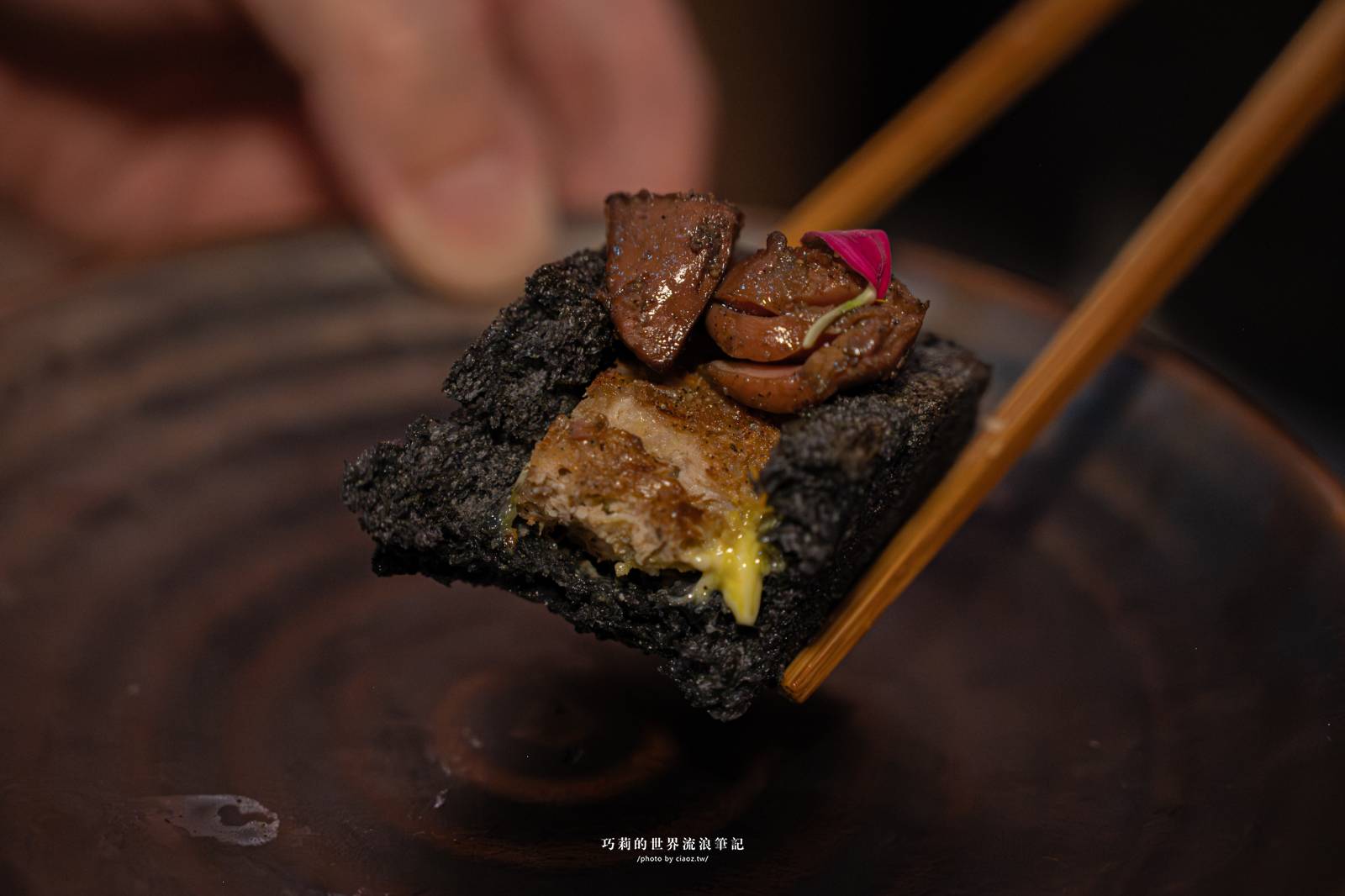 台中北屯推薦「橫濱燒鳥達磨」！日本70年《串焼きだるま》海外首店，直火細控炭火香，台中就能吃到！ @巧莉的世界流浪筆記