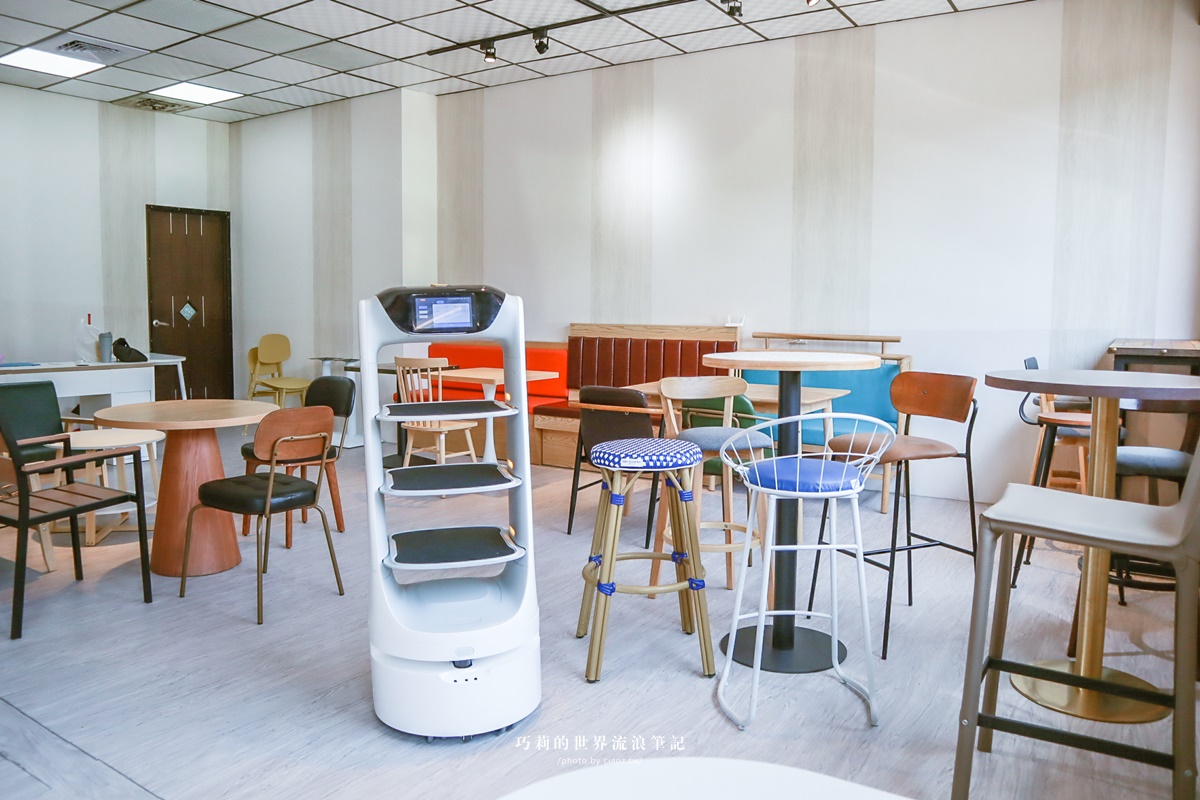 給特餐桌椅 | 客製打造時尚與商用的黃金比例，還有智慧機器人送餐帶位新體驗！（新竹竹北旗艦店） @巧莉的世界流浪筆記