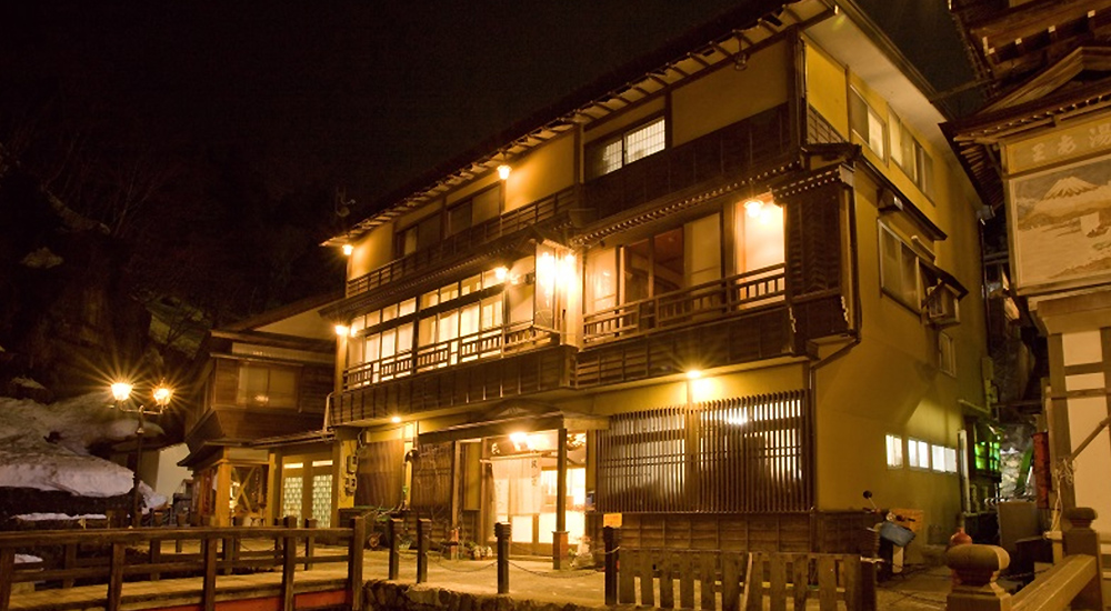 【日本溫泉百選】銀山溫泉住宿地圖12家｜住一晚再去藏王樹冰，深入感受大正年代的浪漫氣息 @巧莉的世界流浪筆記