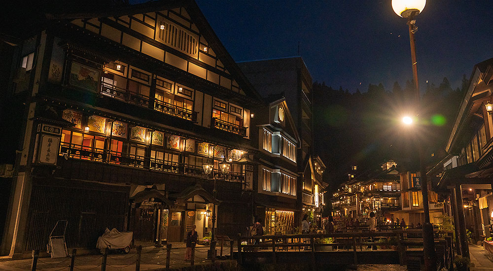 【日本溫泉百選】銀山溫泉住宿地圖12家｜住一晚再去藏王樹冰，深入感受大正年代的浪漫氣息 @巧莉的世界流浪筆記