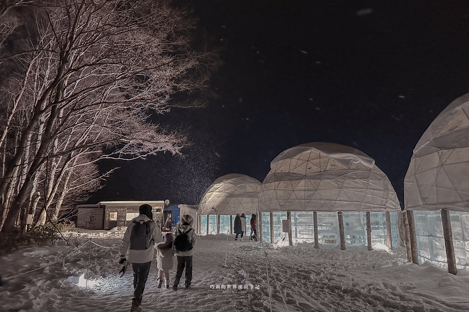 北海道雪季之旅，冬季才有的夢幻景點「愛絲冰城 Ice Village」我來了～朝聖安藤忠雄水之教堂｜星野TOMAMU度假村 @巧莉的世界流浪筆記