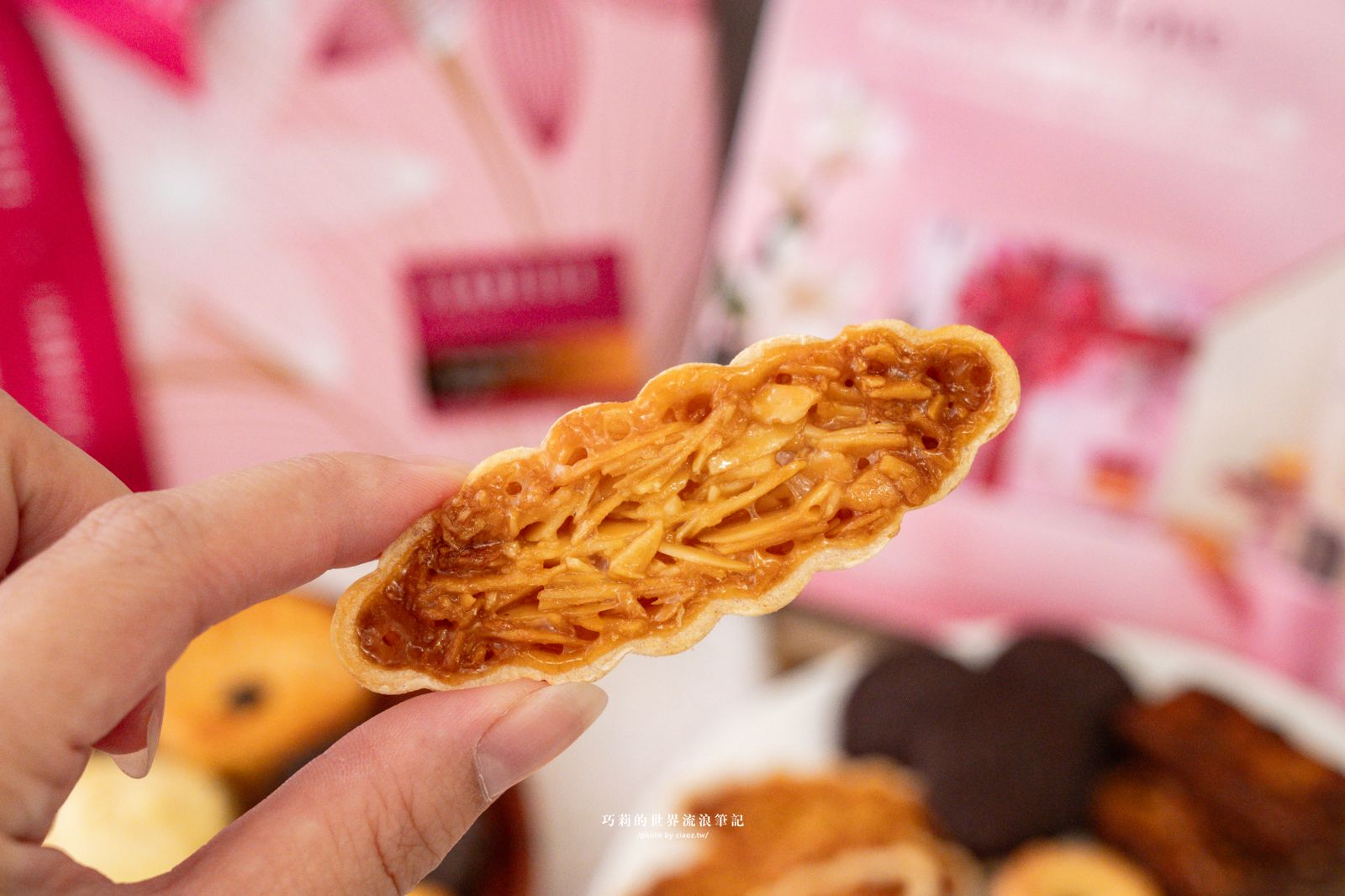 喜餅選他不出錯!經典伊莎貝爾香榭約定三層禮盒好吃豐富又雅緻,新人點頭長輩也滿意 @巧莉的世界流浪筆記 喜餅選他不出錯!經典伊莎貝爾香榭約定三層禮盒好吃豐富又雅緻,新人點頭長輩也滿意 @巧莉的世界流浪筆記