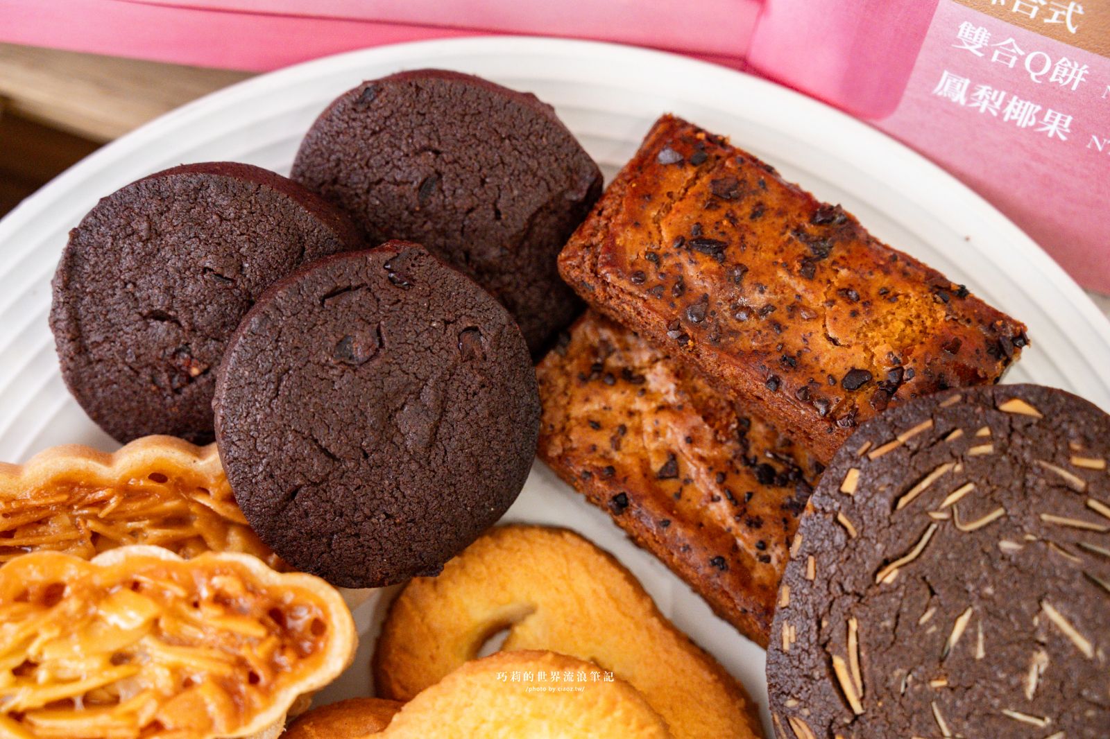 喜餅選他不出錯!經典伊莎貝爾香榭約定三層禮盒好吃豐富又雅緻,新人點頭長輩也滿意 @巧莉的世界流浪筆記 喜餅選他不出錯!經典伊莎貝爾香榭約定三層禮盒好吃豐富又雅緻,新人點頭長輩也滿意 @巧莉的世界流浪筆記