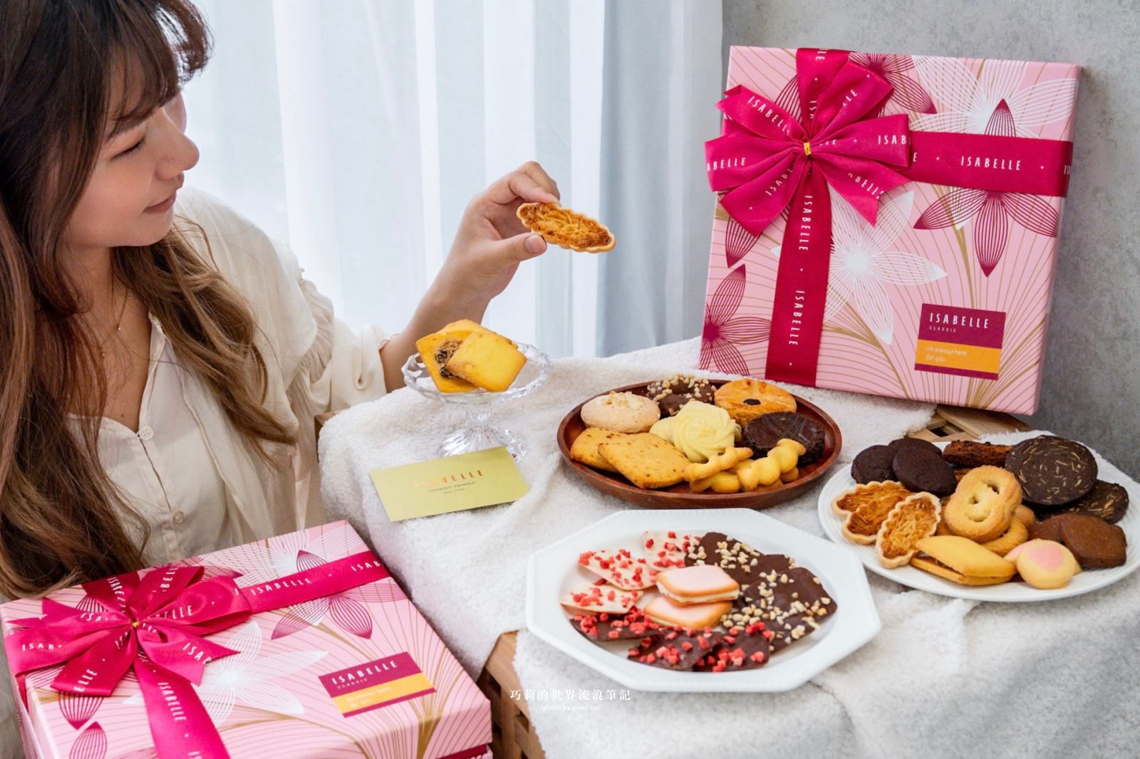 喜餅選他不出錯！經典伊莎貝爾香榭約定三層禮盒好吃豐富又雅緻，新人點頭長輩也滿意 @巧莉的世界流浪筆記