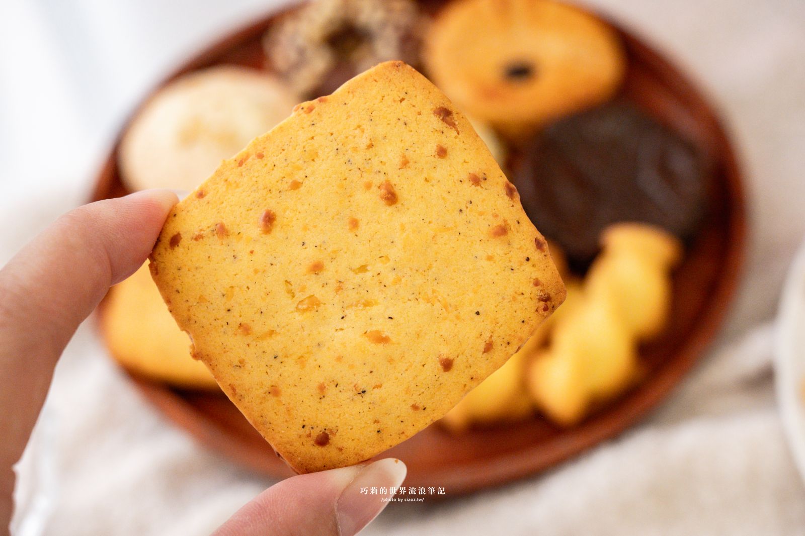 喜餅選他不出錯!經典伊莎貝爾香榭約定三層禮盒好吃豐富又雅緻,新人點頭長輩也滿意 @巧莉的世界流浪筆記 喜餅選他不出錯!經典伊莎貝爾香榭約定三層禮盒好吃豐富又雅緻,新人點頭長輩也滿意 @巧莉的世界流浪筆記