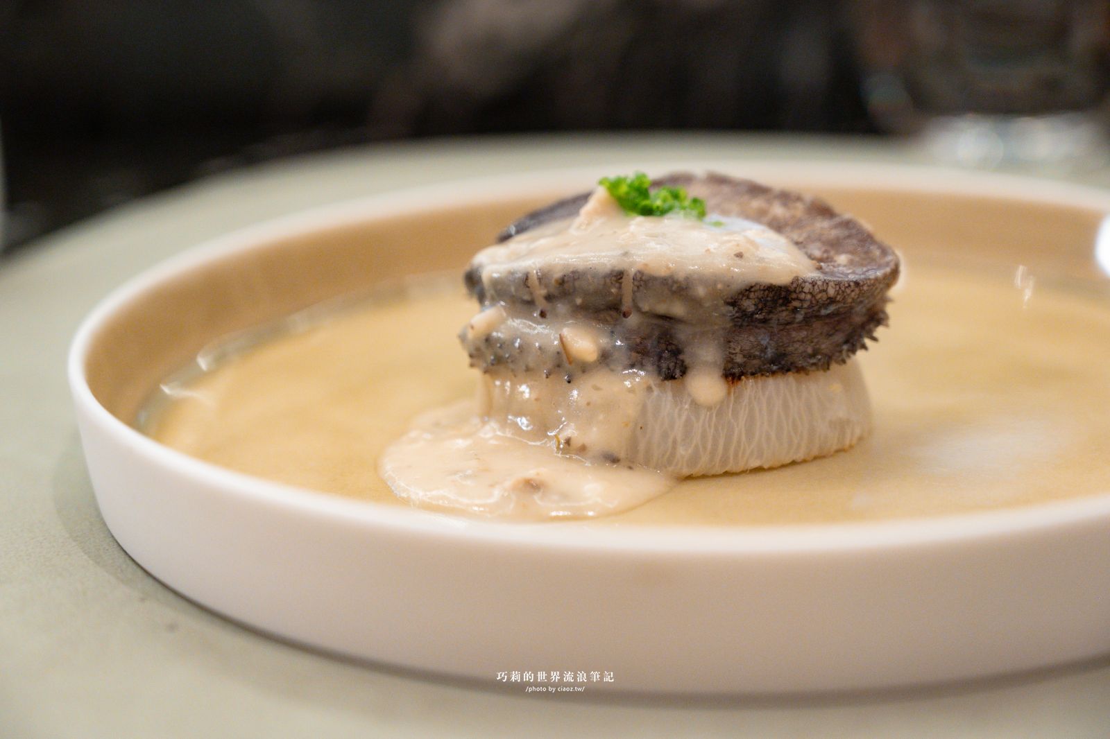 夏登法式鐵板燒 南非活鮑魚佐蘑菇奶油白醬