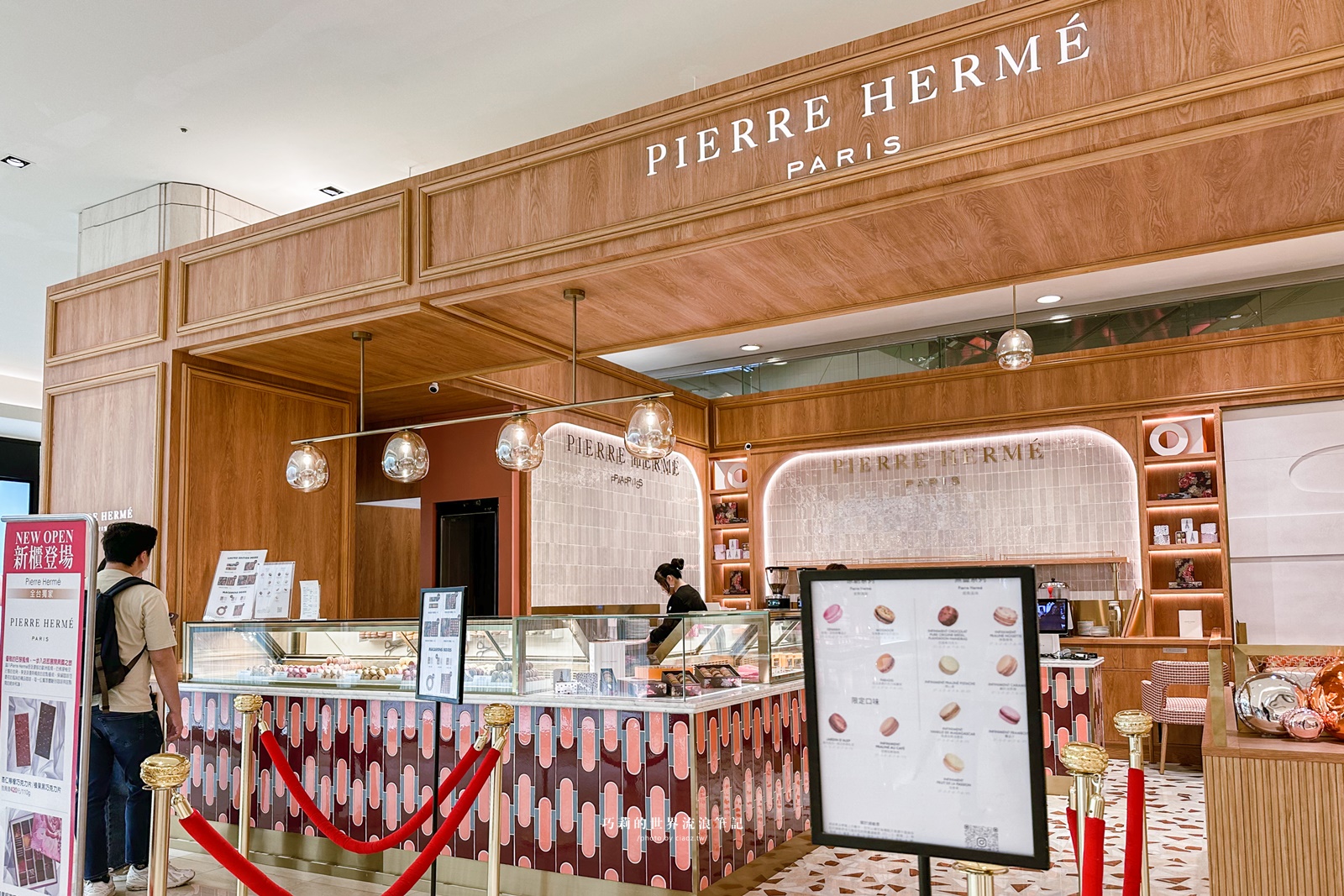 不是快閃店！巴黎必吃精品級馬卡龍「PIERRE HERMÉ 咖啡廳」台中新開幕！ @巧莉的世界流浪筆記