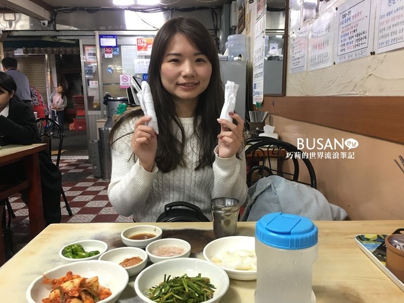 安妞巧莉 || 釜山西面湯飯一條街，座無虛席的松亭3代湯飯 @巧莉的世界流浪筆記