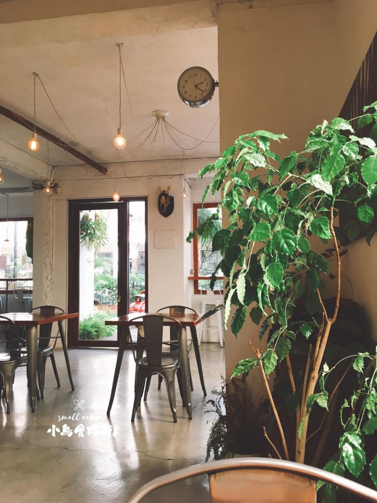 台中咖啡廳 | 斑馬散步咖啡 | 台中老宅復興．綠意盎然的木盤早午餐與咖啡香 @巧莉的世界流浪筆記