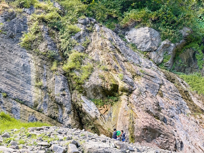 卡悠峯瀑布 || 屏東獅子鄉的彩虹・步行15分鐘即可到達的瀑布仙境 @巧莉的世界流浪筆記