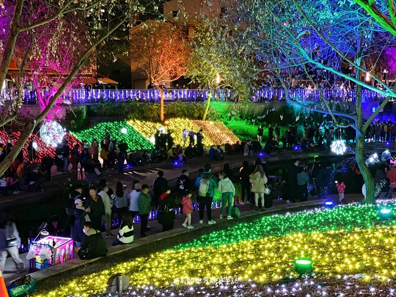 2020台中好YA誕 || 雪白小屋耶誕市集禮讚之樹・柳川綠川水岸景觀步道燈光水舞秀 @巧莉的世界流浪筆記