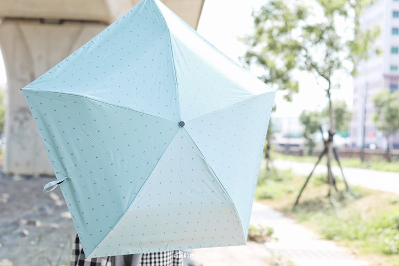 防曬傘推薦！大振豐洋傘，小包也能收的輕量傘，寶雅超輕巧摺疊晴雨傘 @巧莉的世界流浪筆記