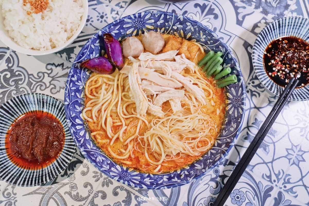 台中美食 | 麻坡郎 | 馬來西亞家鄉味，道地馬來西亞藥材肉骨茶、叻沙麵食這樣吃 @巧莉的世界流浪筆記