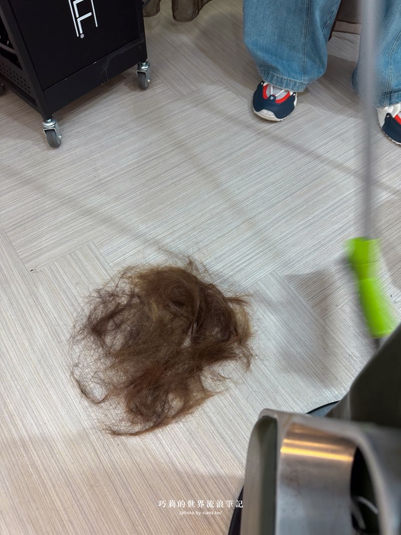 【台中西區剪燙推薦】懶人手殘黨也能擁有絕美蓬鬆感！用空氣感迎接新年，SOFE 索棐髮藝｜設計師 Darren @巧莉的世界流浪筆記