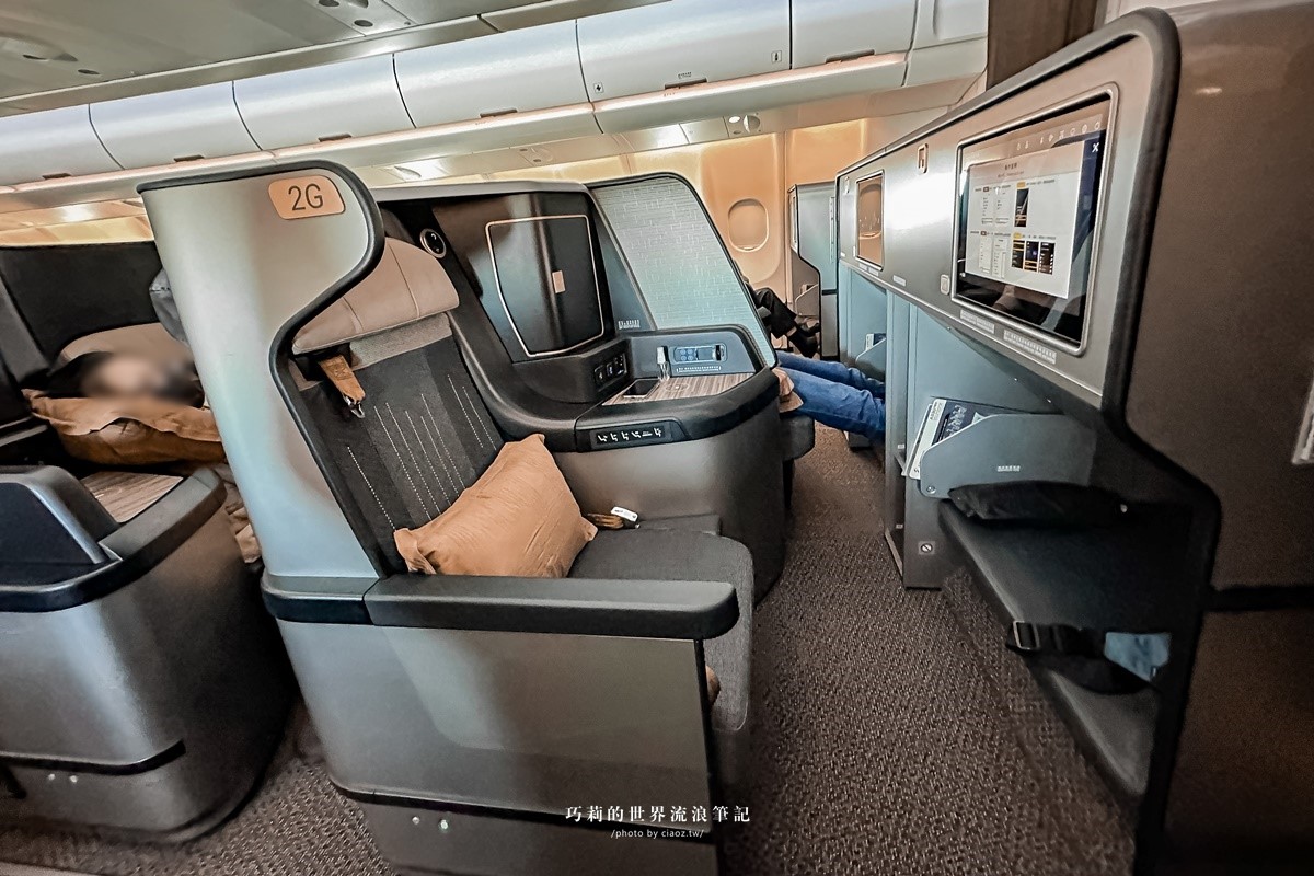 星宇航空商務艙開箱｜質感玫瑰金座艙4K螢幕、隱藏版星宇特調、免費WIFI、USB充電，全平躺的奢華飛行體驗！ （星宇航空A330） @巧莉的世界流浪筆記