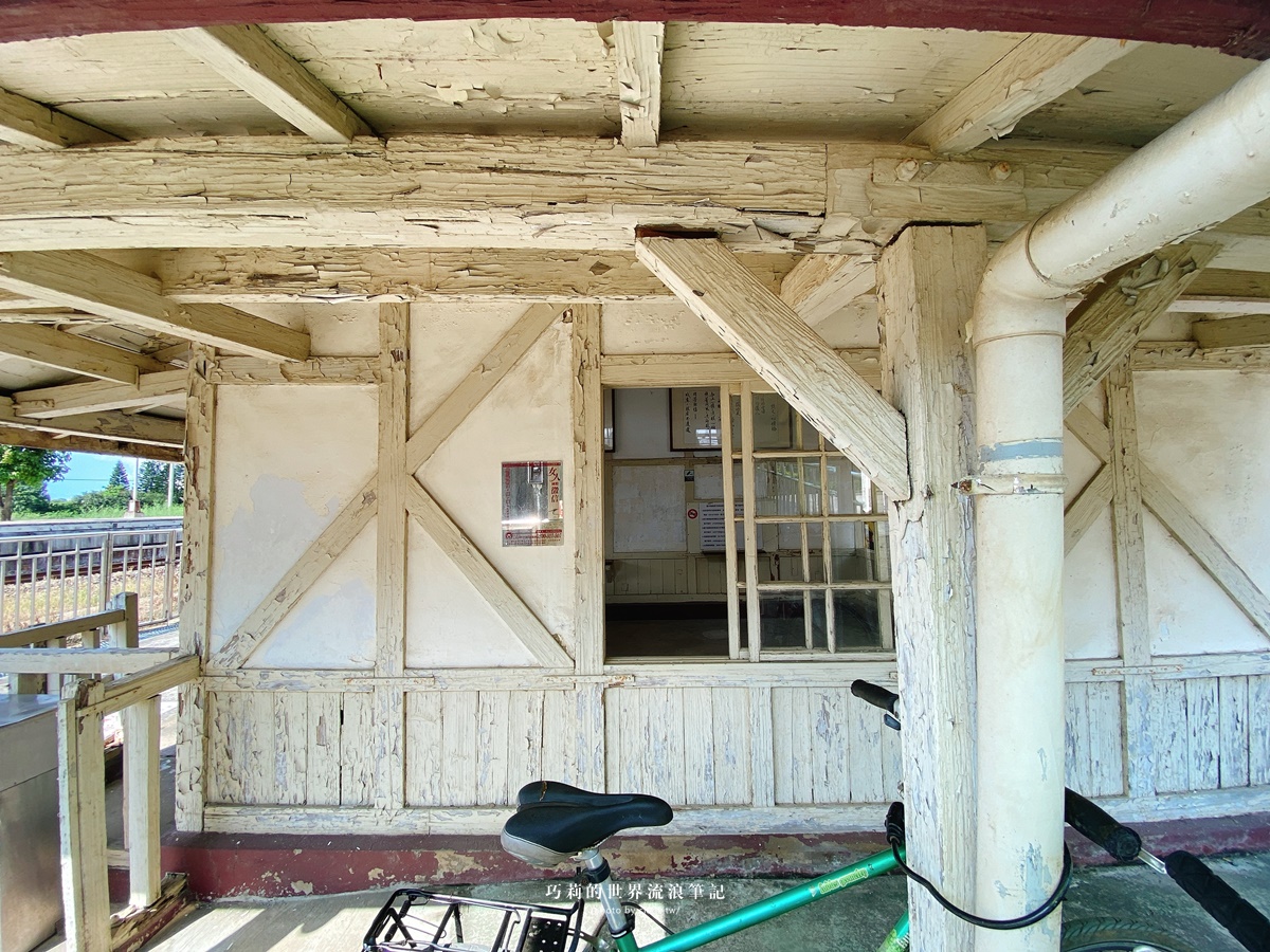 談文車站 | 「海線五寶」台鐵海線100歲的日式木造車站，苗栗景點充滿味道的歷史建築可愛又好拍～天橋上還可以看海看風車 @巧莉的世界流浪筆記