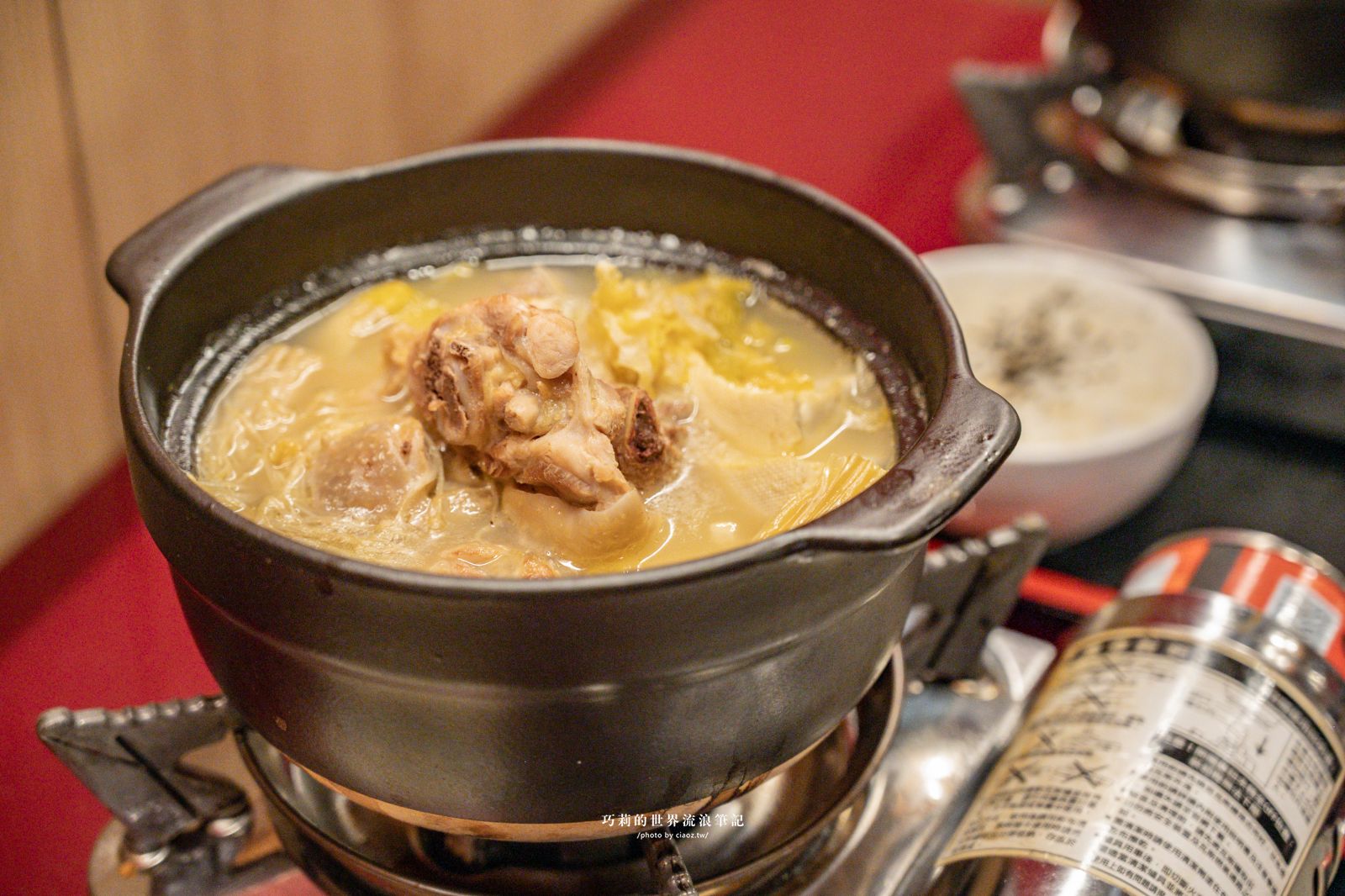 新年聚餐來有春！【2026台中美食】有春茶館全新菜單，新年聚餐必吃炸年糕、麻油雞、濃白雞湯、扁魚沙茶鍋！外帶年菜再享早鳥優惠 @巧莉的世界流浪筆記