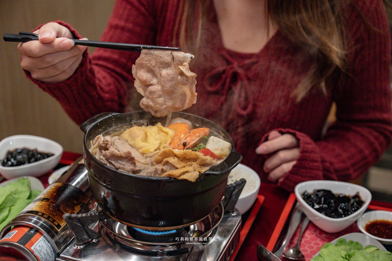 新年聚餐來有春!【2026台中美食】有春茶館全新菜單,新年聚餐必吃炸年糕、麻油雞、濃白雞湯、扁魚沙茶鍋!外帶年菜再享早鳥優惠 @巧莉的世界流浪筆記 新年聚餐來有春!【2026台中美食】有春茶館全新菜單,新年聚餐必吃炸年糕、麻油雞、濃白雞湯、扁魚沙茶鍋!外帶年菜再享早鳥優惠 @巧莉的世界流浪筆記