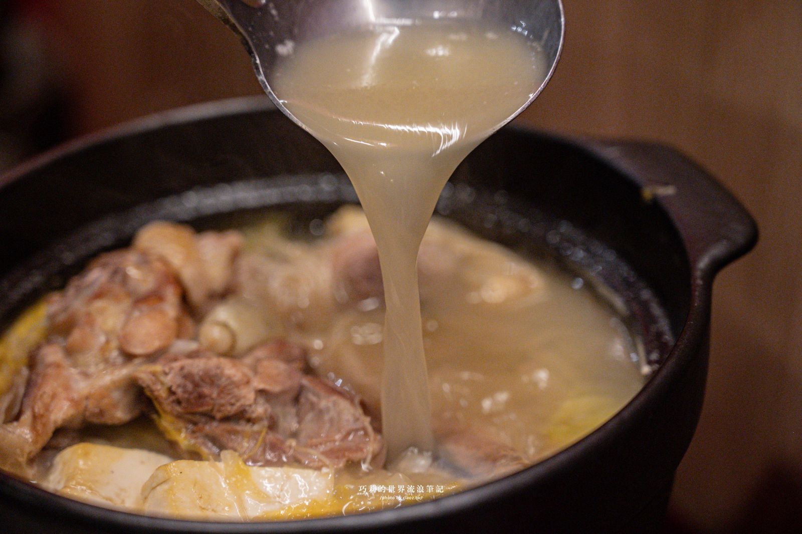 新年聚餐來有春!【2026台中美食】有春茶館全新菜單,新年聚餐必吃炸年糕、麻油雞、濃白雞湯、扁魚沙茶鍋!外帶年菜再享早鳥優惠 @巧莉的世界流浪筆記 新年聚餐來有春!【2026台中美食】有春茶館全新菜單,新年聚餐必吃炸年糕、麻油雞、濃白雞湯、扁魚沙茶鍋!外帶年菜再享早鳥優惠 @巧莉的世界流浪筆記