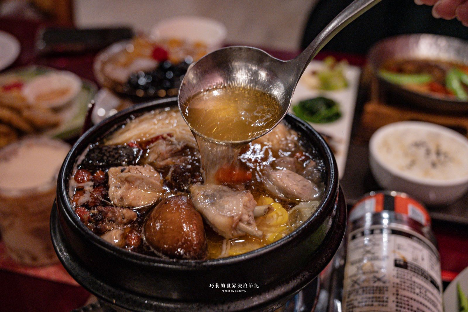 新年聚餐來有春！【2026台中美食】有春茶館全新菜單，新年聚餐必吃炸年糕、麻油雞、濃白雞湯、扁魚沙茶鍋！外帶年菜再享早鳥優惠 @巧莉的世界流浪筆記