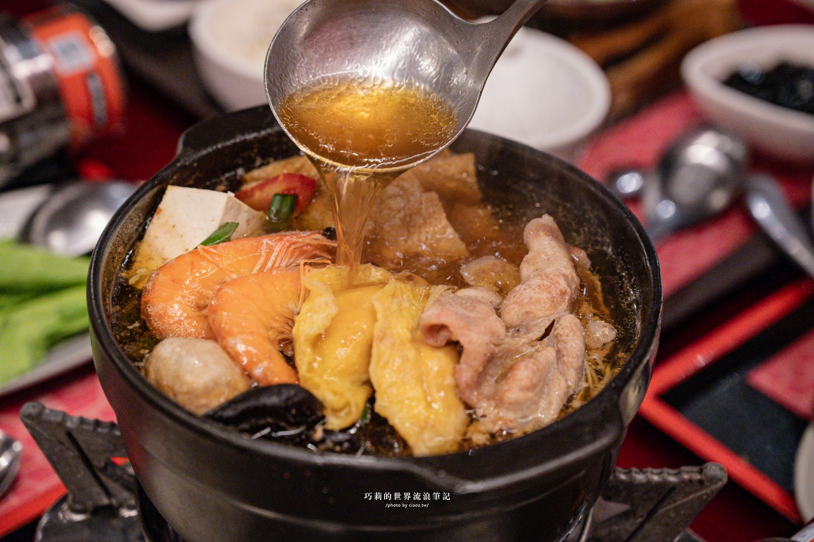 新年聚餐來有春！【2026台中美食】有春茶館全新菜單，新年聚餐必吃炸年糕、麻油雞、濃白雞湯、扁魚沙茶鍋！外帶年菜再享早鳥優惠 @巧莉的世界流浪筆記