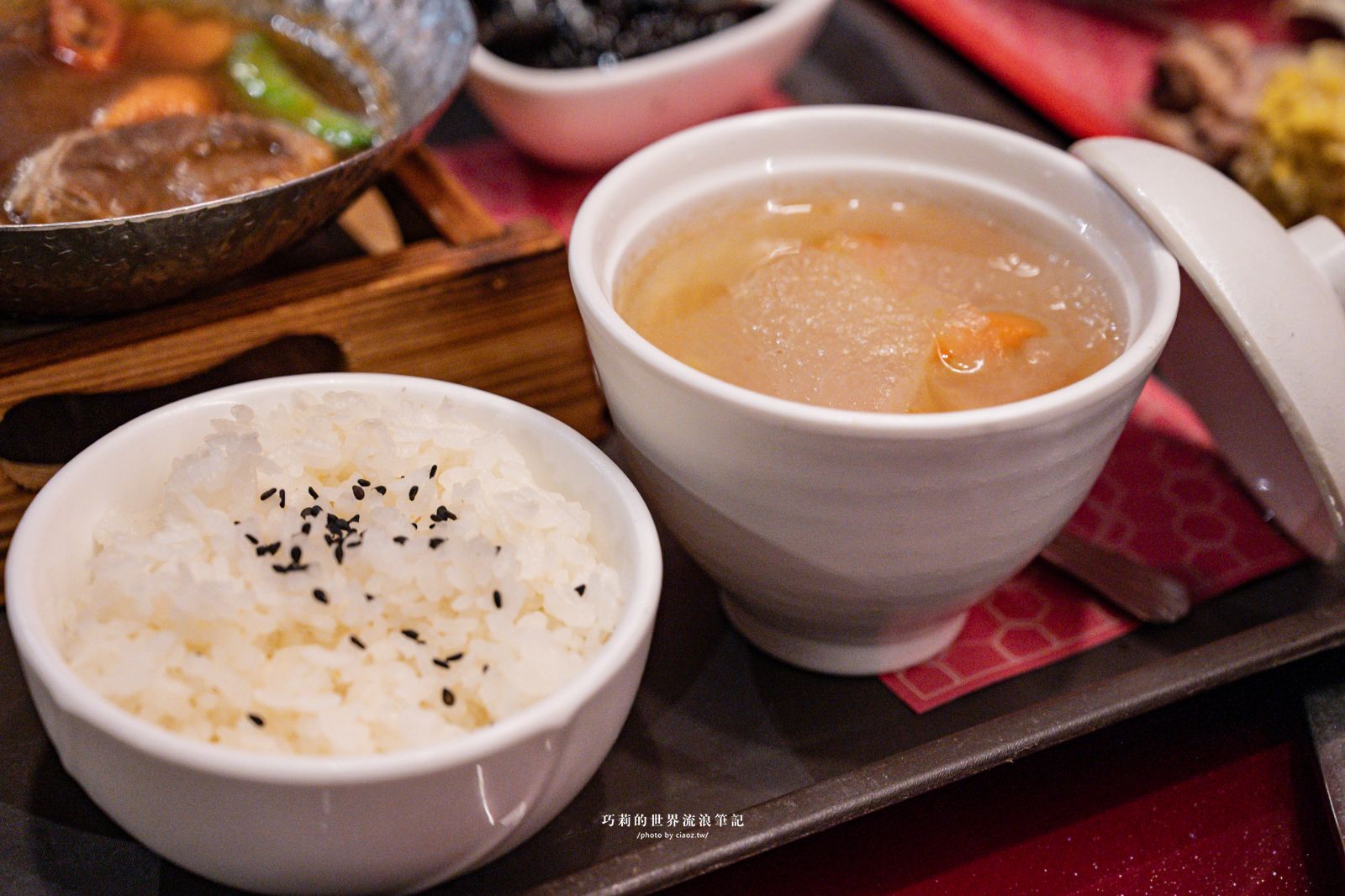 新年聚餐來有春！【2026台中美食】有春茶館全新菜單，新年聚餐必吃炸年糕、麻油雞、濃白雞湯、扁魚沙茶鍋！外帶年菜再享早鳥優惠 @巧莉的世界流浪筆記